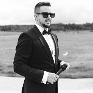 Ведущий Александр Кашапов