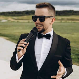 Ведущий Александр Кашапов