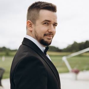 Ведущий Александр Кашапов